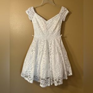 Girls White Lace Formal Dress by Kimcine size Small